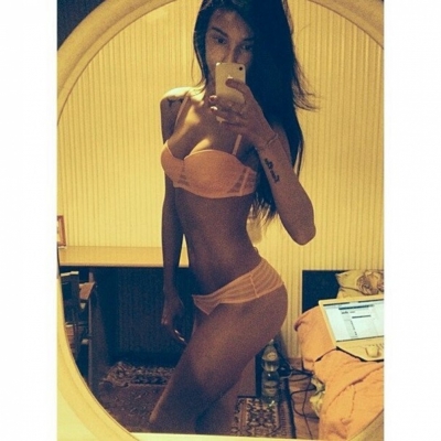 sexy teen bikini selfie