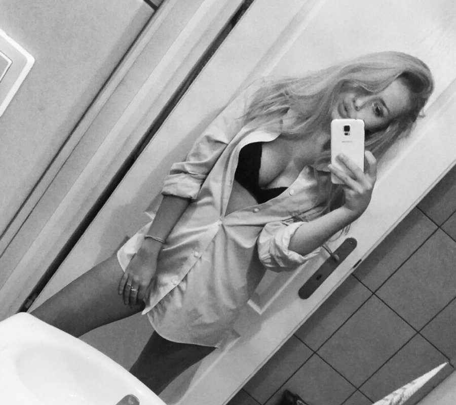 Hot blondie from the bath